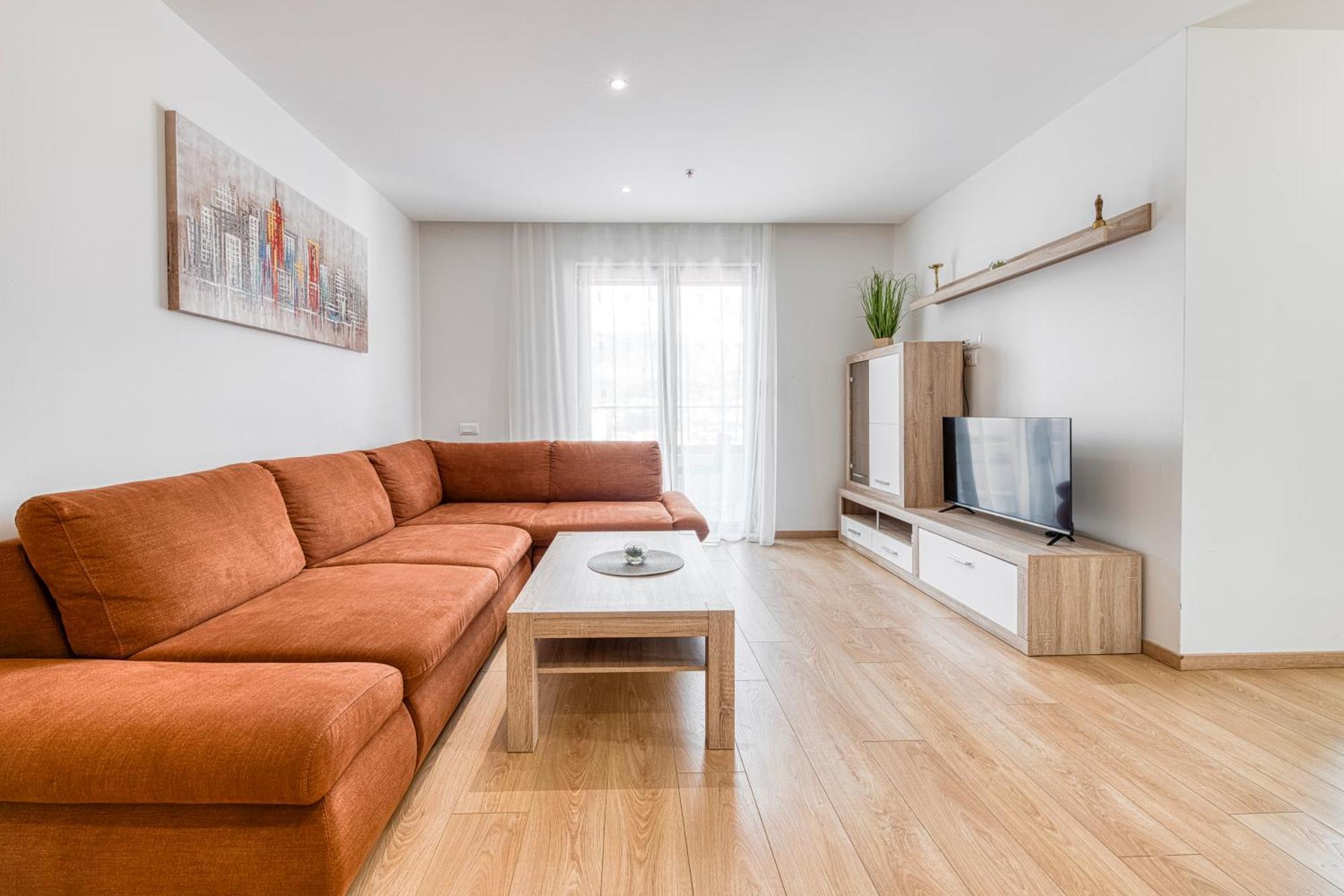 Skyline Apartment *