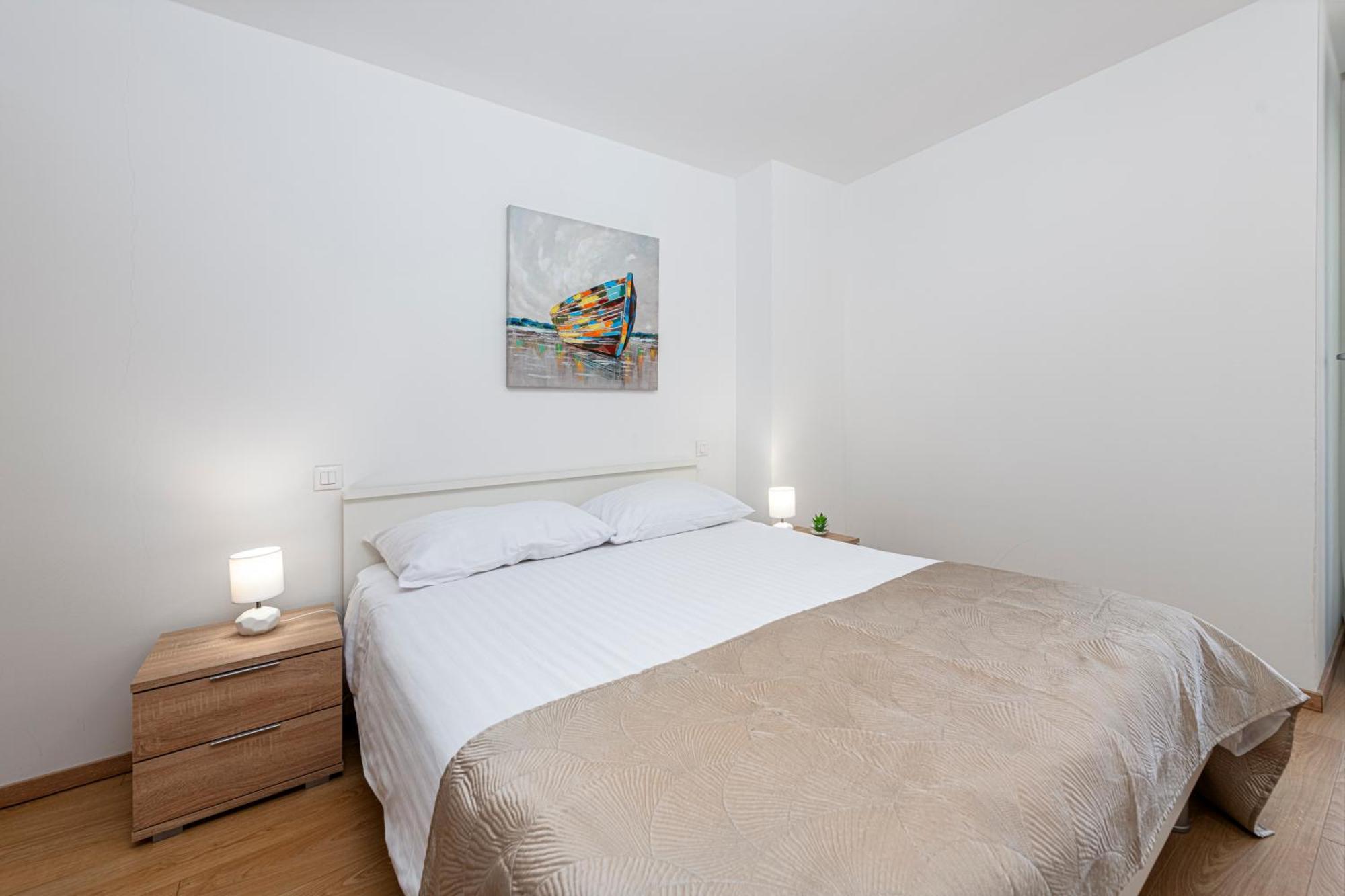 Skyline Apartment *
